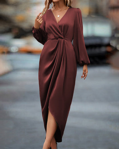 Virella - Elegant V-neck dress with balloon sleeves